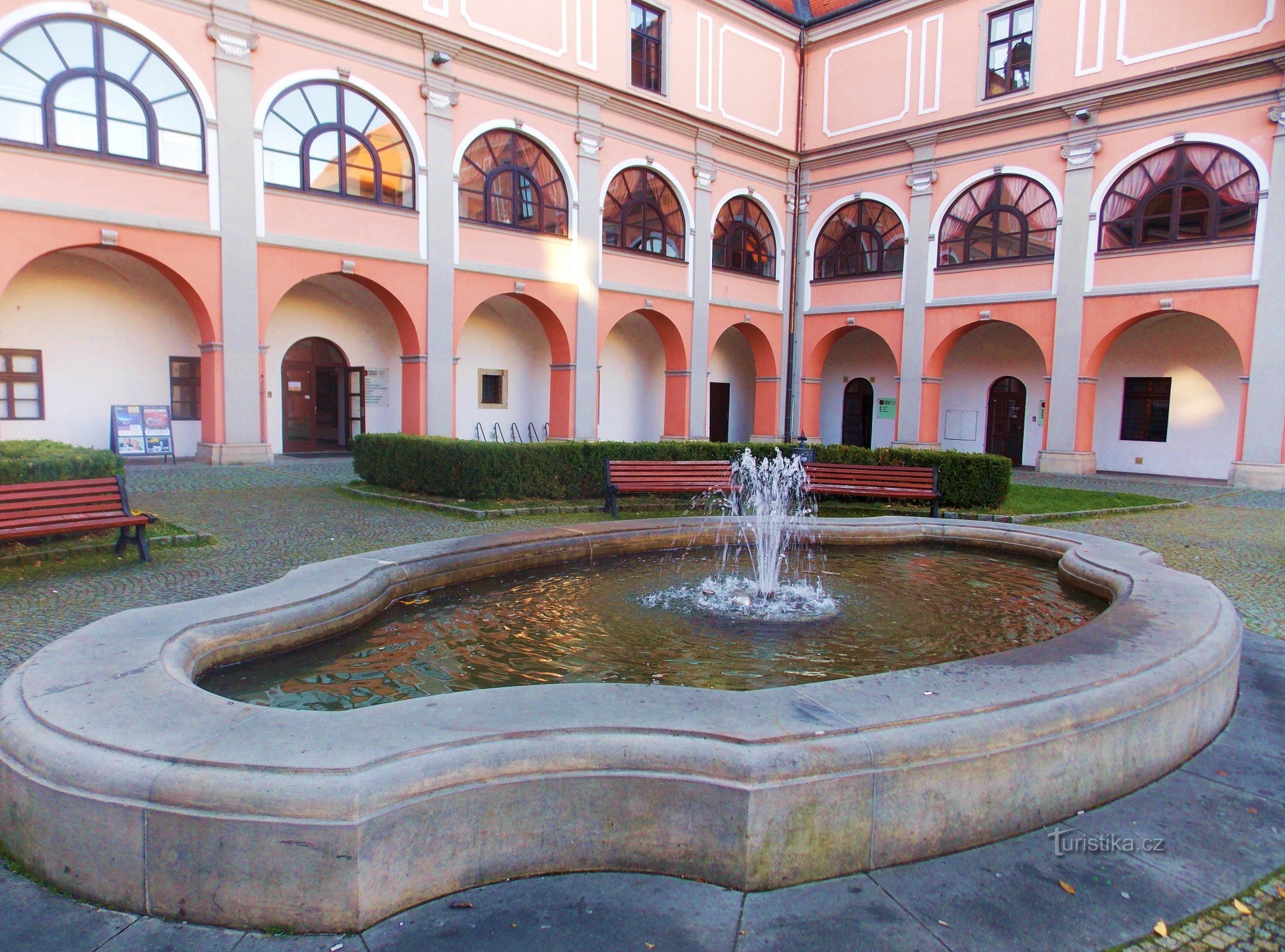 Château rose de Žerotín à Valašské Meziříčí