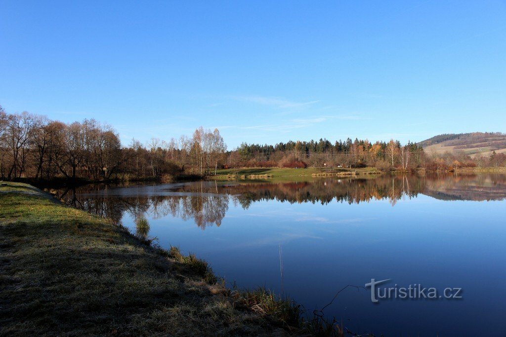 Lagoa Bušek, vista da margem oeste