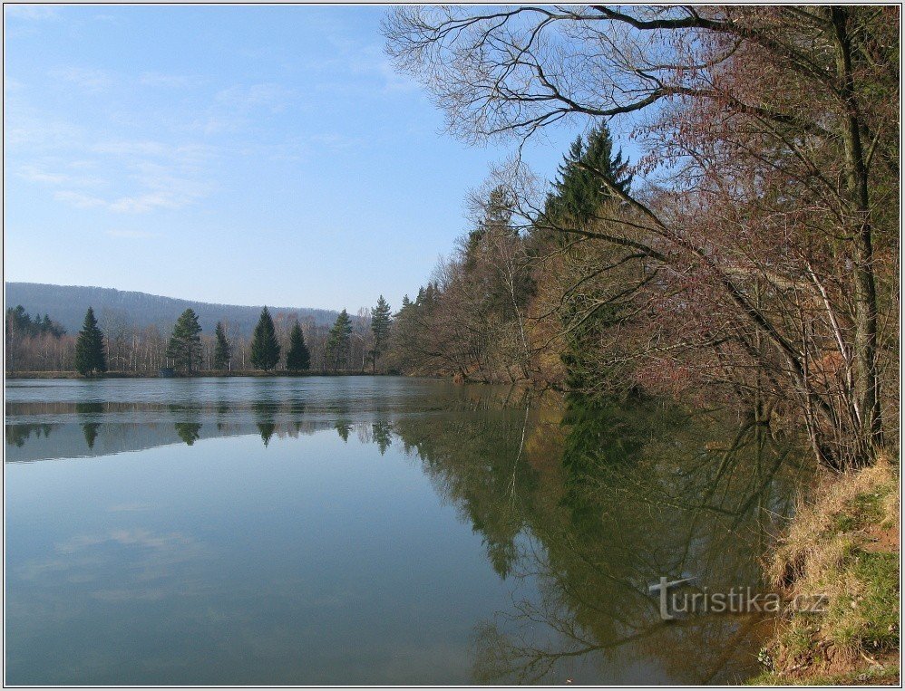 Horní Peklo damm nära Kraskov