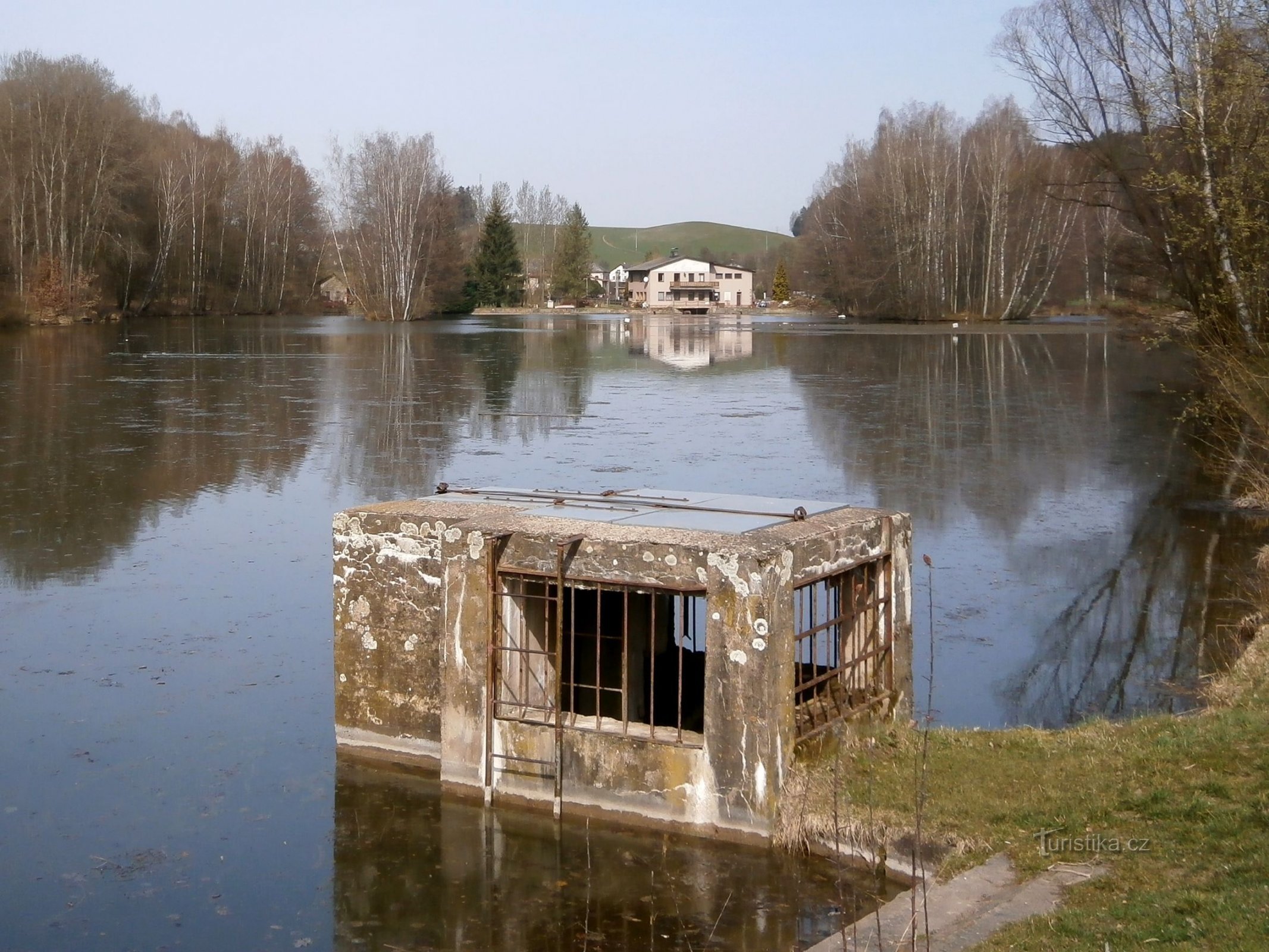 Jindra Pond (Havlovice, 4.4.2016)