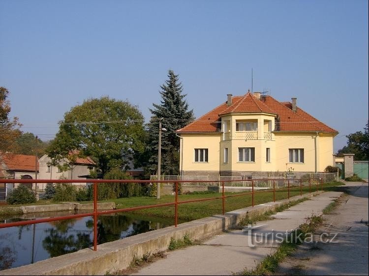 Ein Teich im Dorf