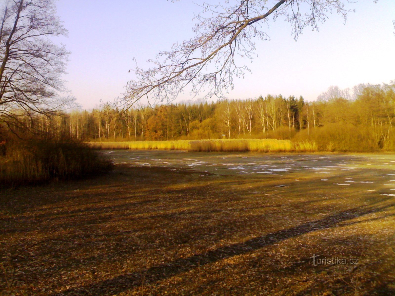 A lagoa do caminhão perto de Kovača