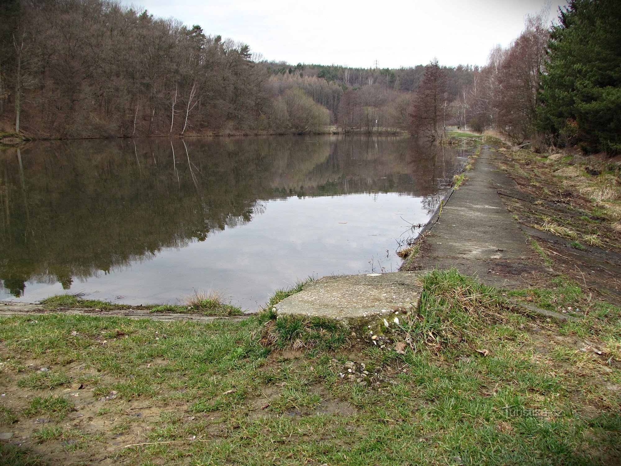 rybník Ostrata