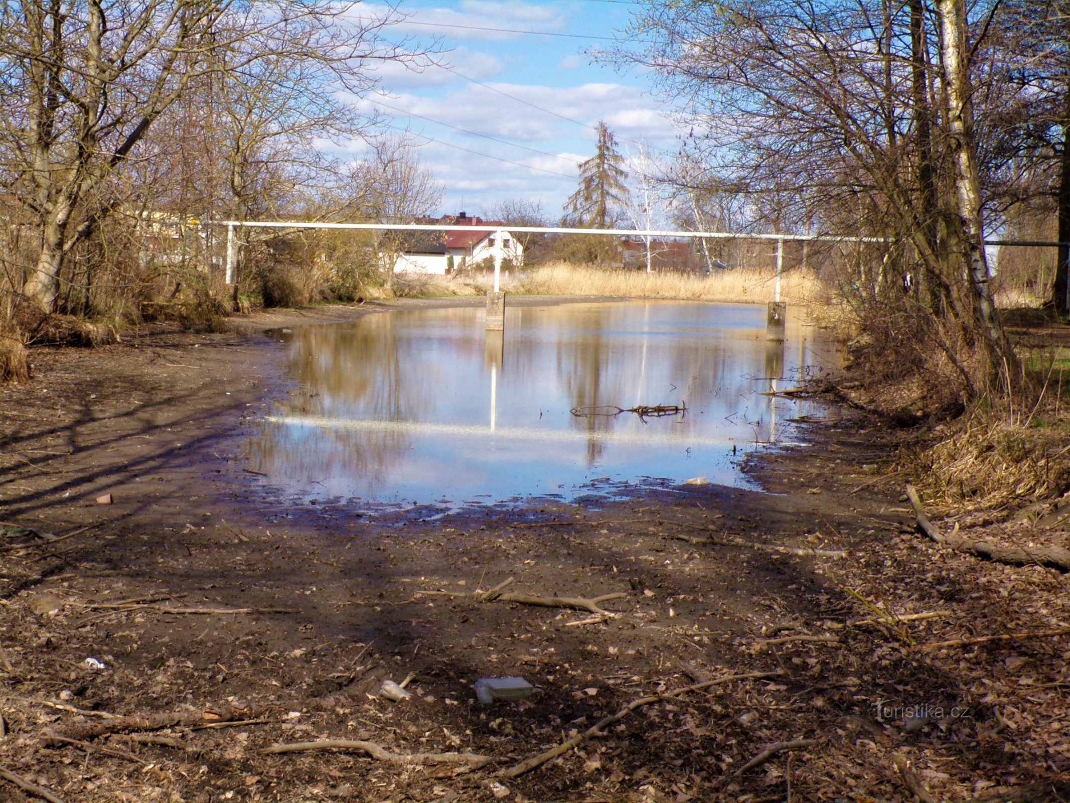 Dam under Pálenkou (Hradec Králové, 4.4.2021/XNUMX/XNUMX)