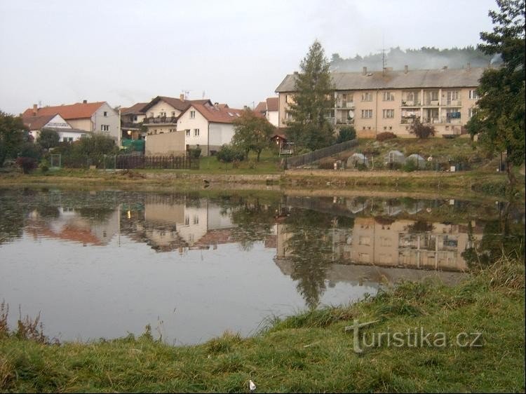 Étang : un étang dans la partie sud du village