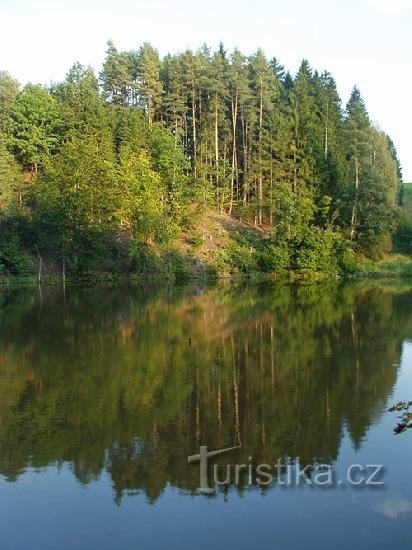 Étang de Šušek : L'étang de Šušek de cinq hectares est situé dans la vallée de Šušek à l'extrémité inférieure