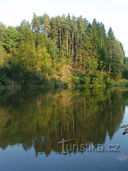 Estanque de Šušek: el estanque de Šušek de cinco hectáreas se encuentra en el valle de Šušek en el extremo inferior