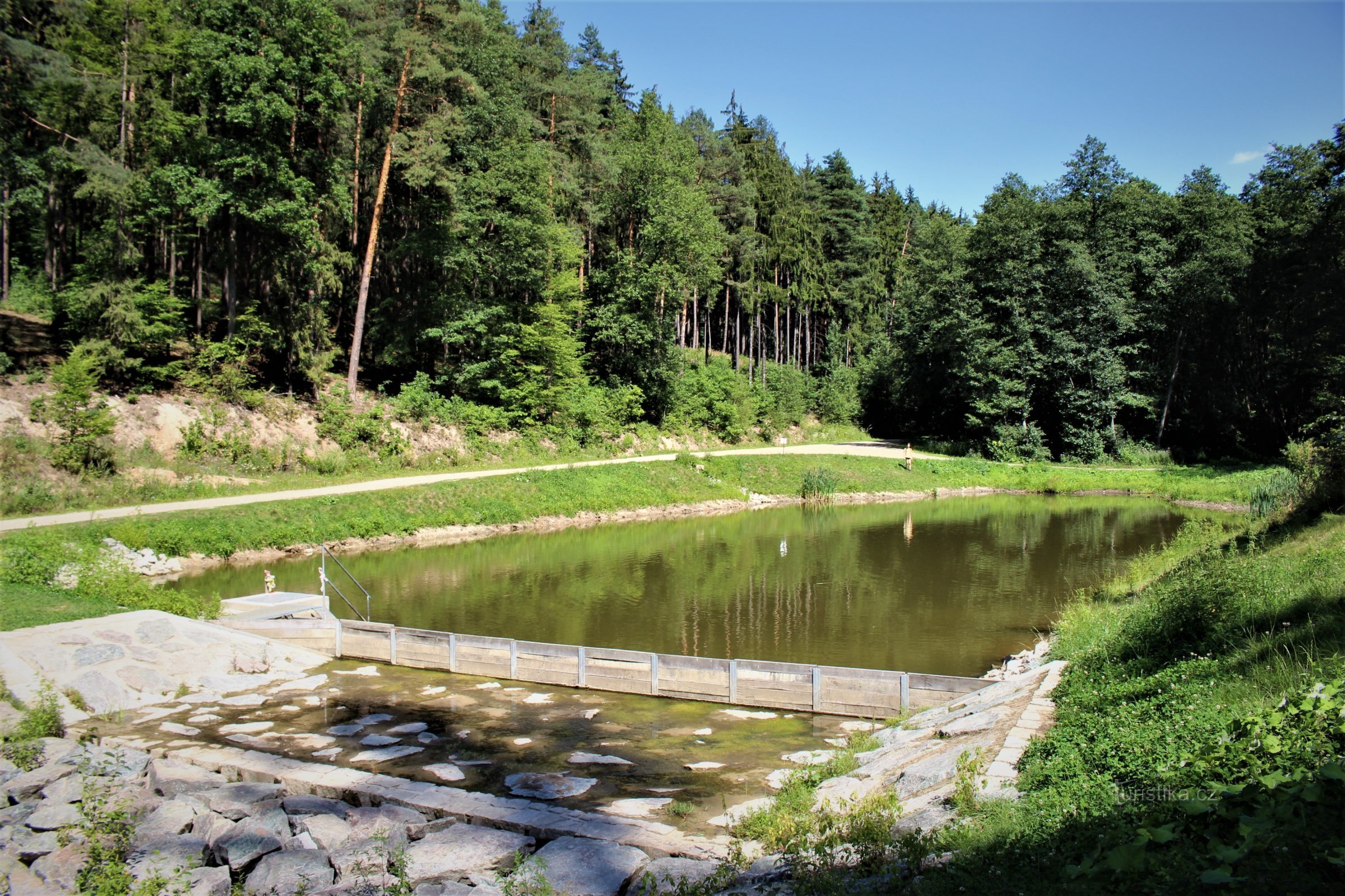 Un iaz în valea pârâului Rakovecký