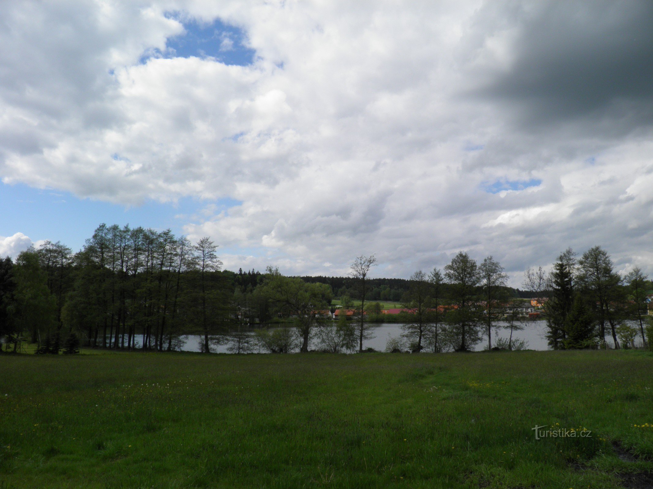 Étangs à Hříběcí dans les hautes terres de Bohême-Moravie