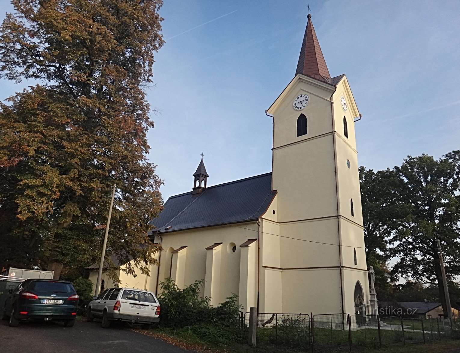 Vue latérale de Rychvald sur l'église St. Anne