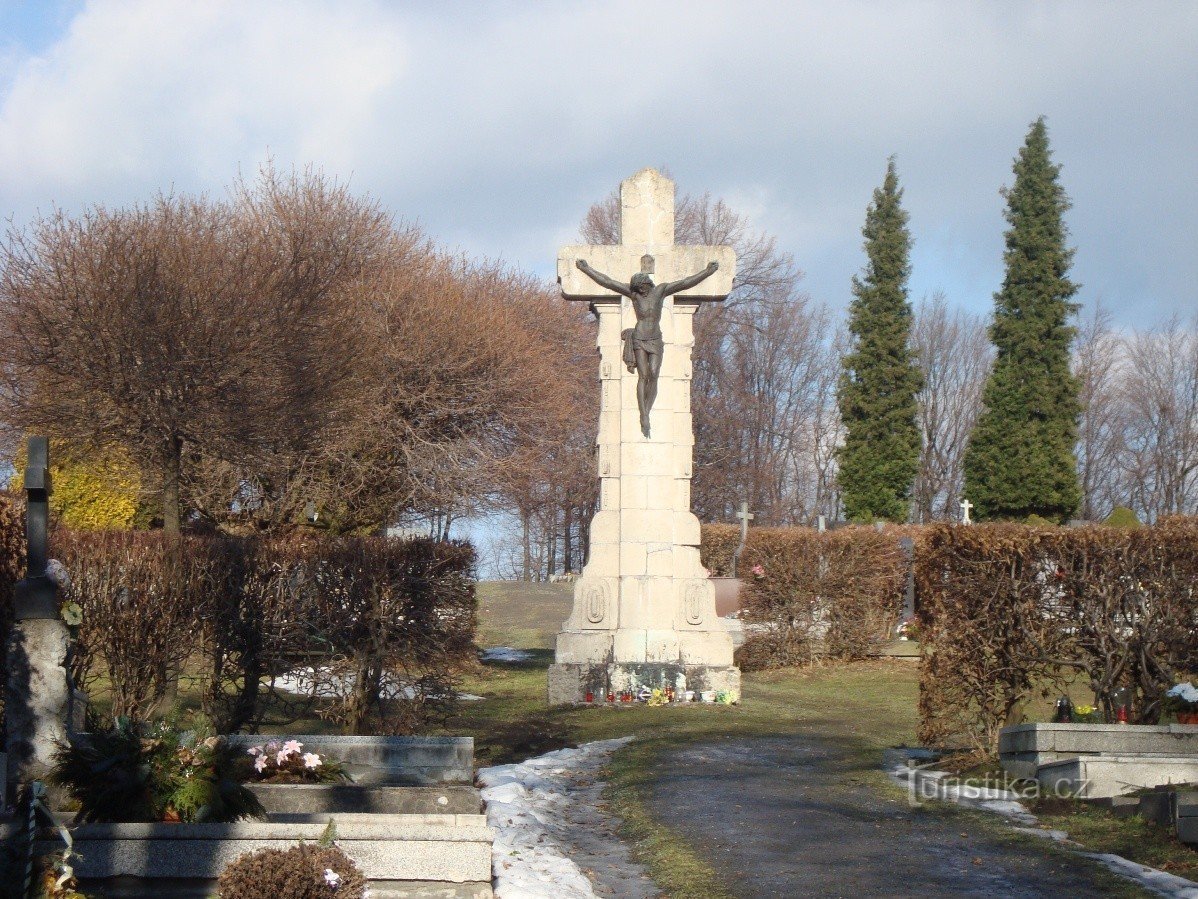 Rýmařov-Friedhof in Lipky-Mittelkreuz-Foto: Ulrych Mir.