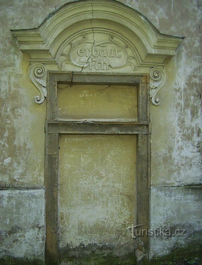 Rýmařov-kapel Visitation of Saint Mary i Lipky-væggede indgangsportal fra 1711-Foto