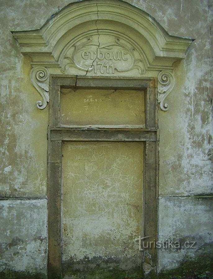 Capela Rýmařov Visitação de Santa Maria no portal de entrada com paredes Lipky de 1711-Photo