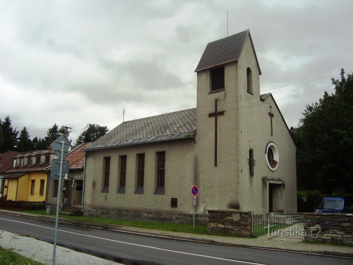 Rýmařov-kerk van de Tsjechoslowaakse Hussietenkerk aan de Okružní-straat - Foto: Ulrych Mir.