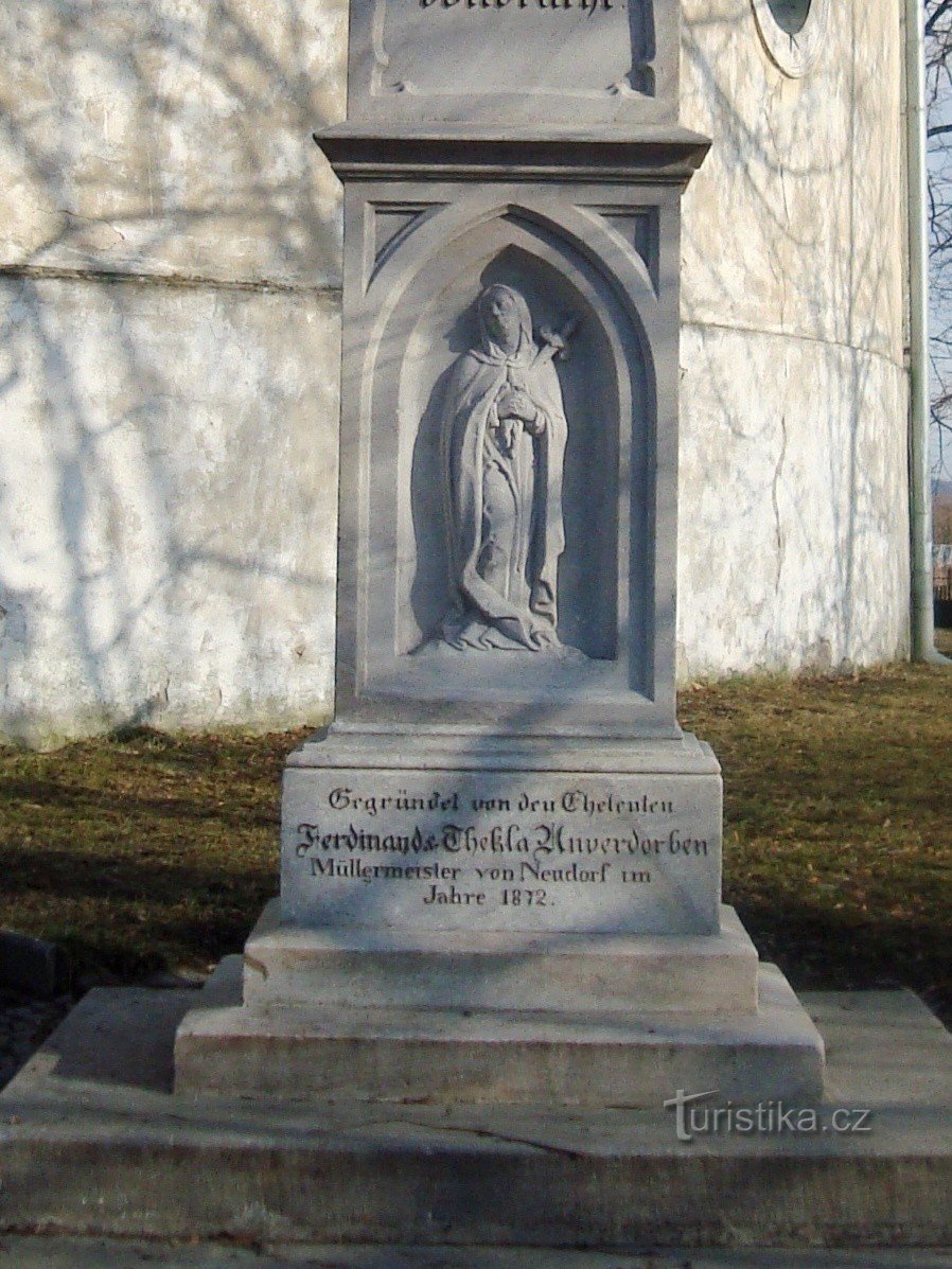 Rýmařov-cross in front of the chapel Visitation of Father Mary in Lipkách-Photo: Ulrych Mir.