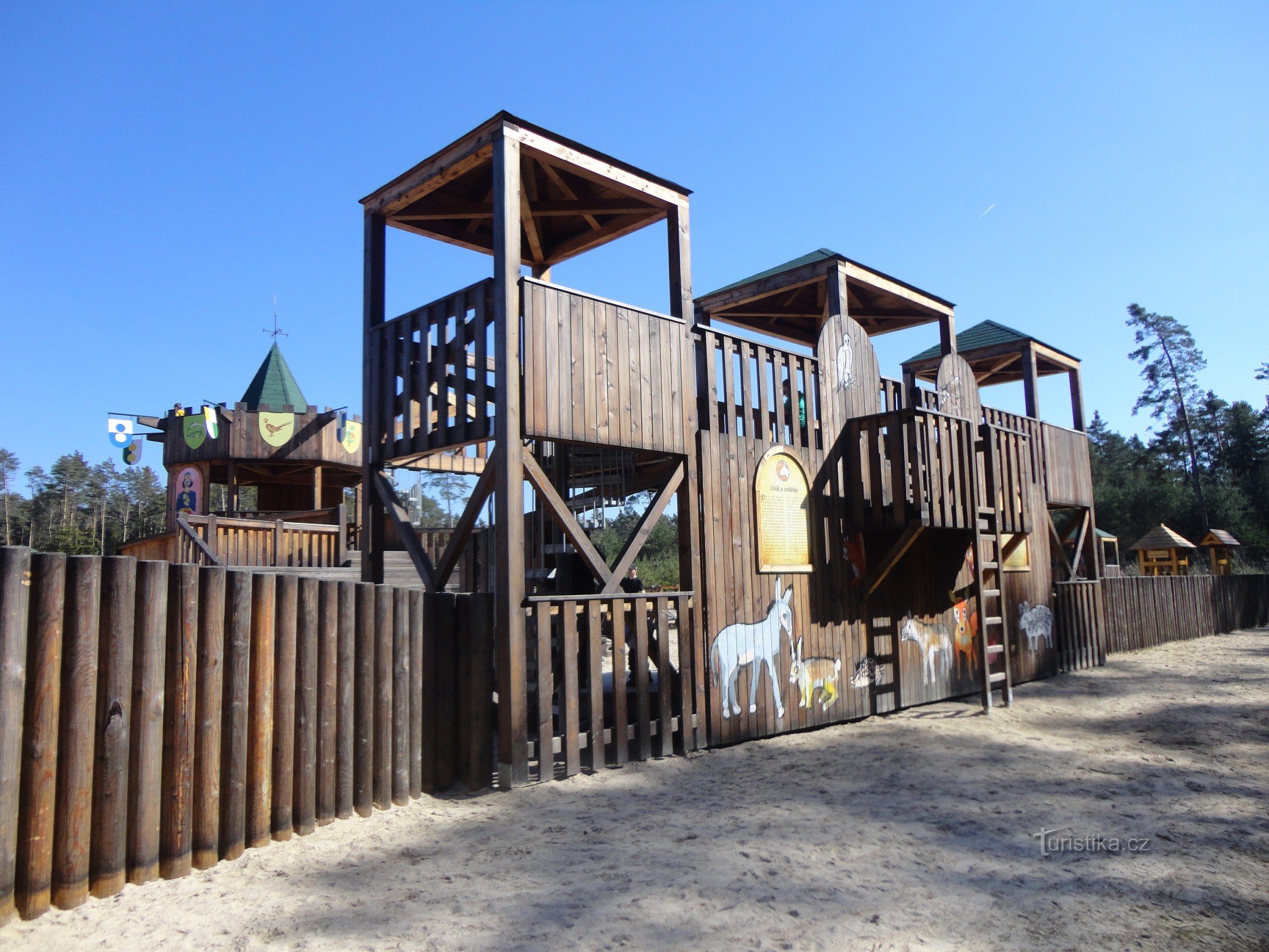 fuerte de caballeros en los bosques de Hradec