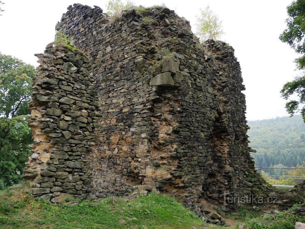 Rýzmburk, walls on the eastern side