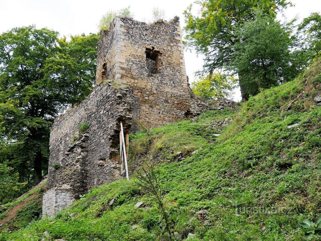 Rýzmburk (Osek), residential tower of the castle core