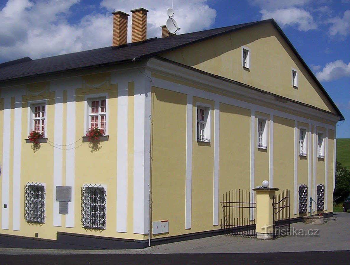 Rižino polje-kuća Lafayette-spomen ploče-Foto: Ulrych Mir.