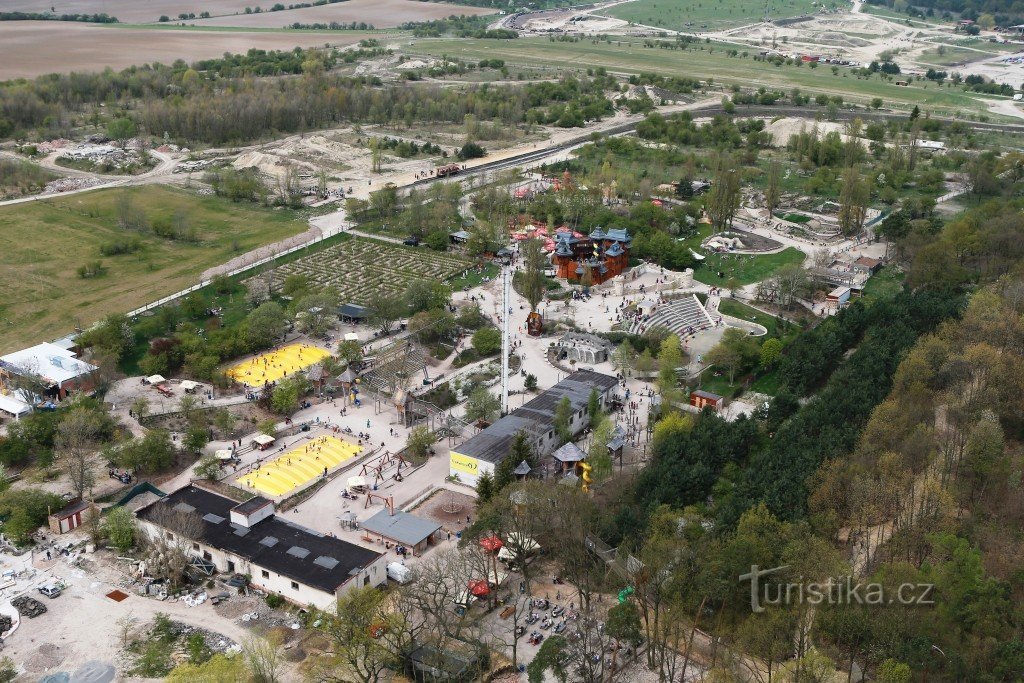 Чим можна грати в Park Mirakulum? Можливо, з частуванням!