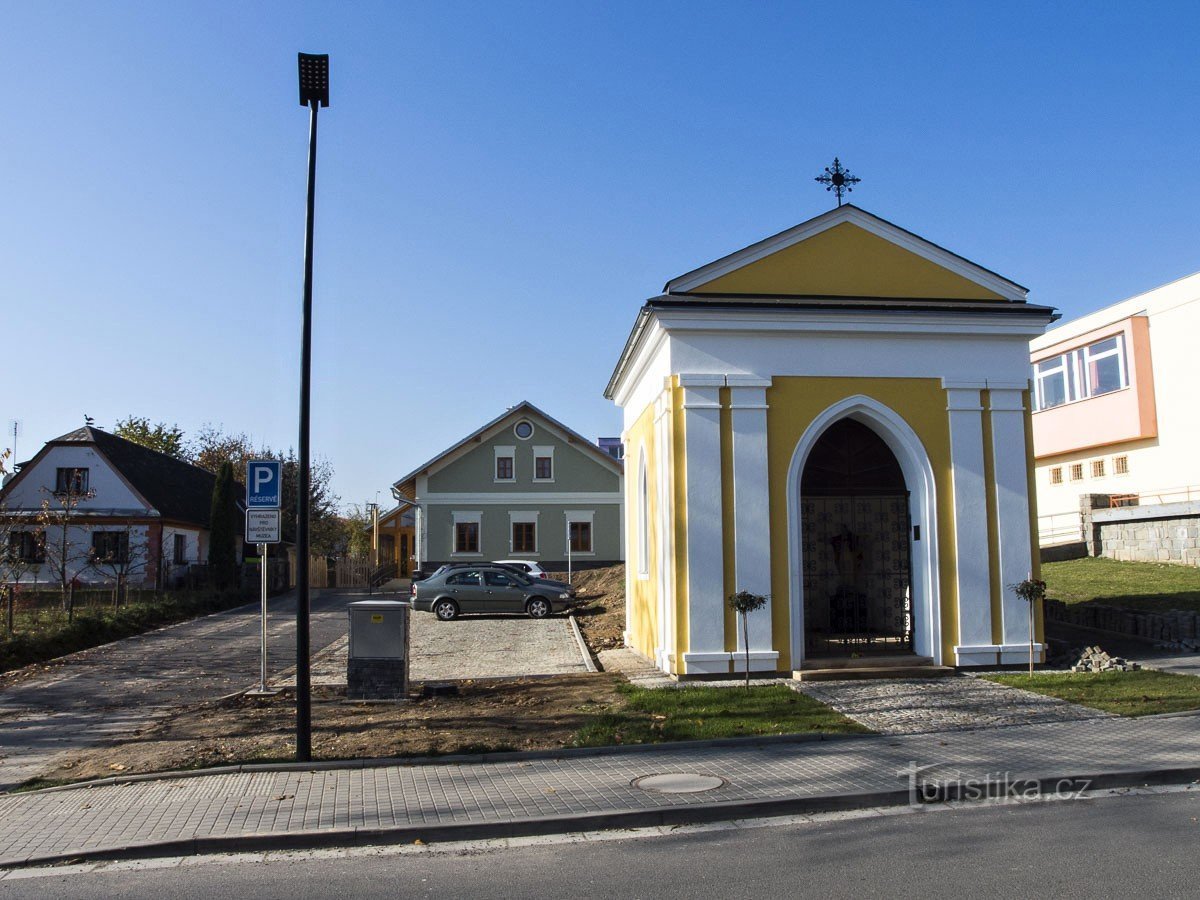 Con la capilla de St. Crisis