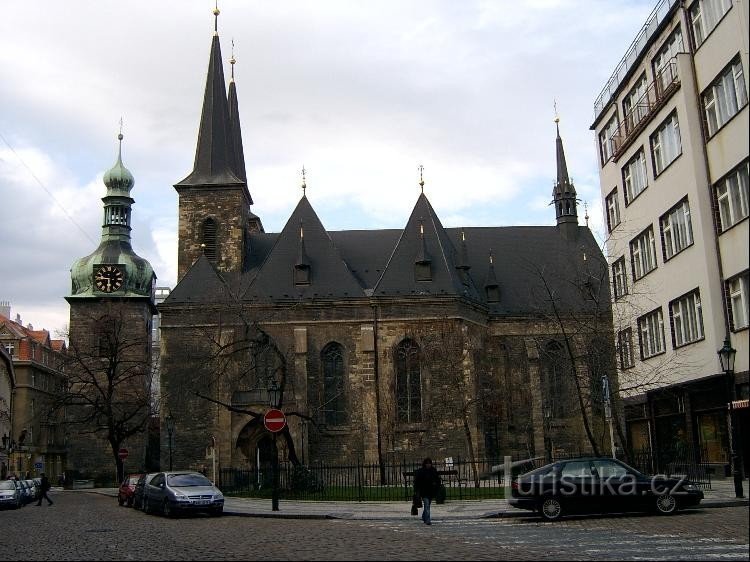 Avec l'église St. Pierre