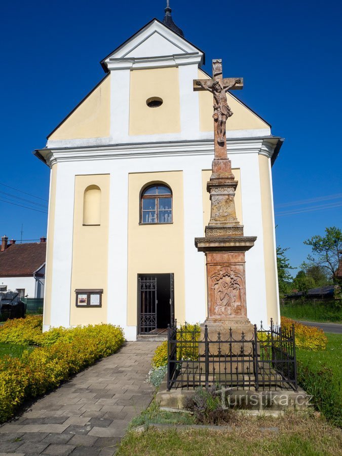 Avec une croix devant l'entrée