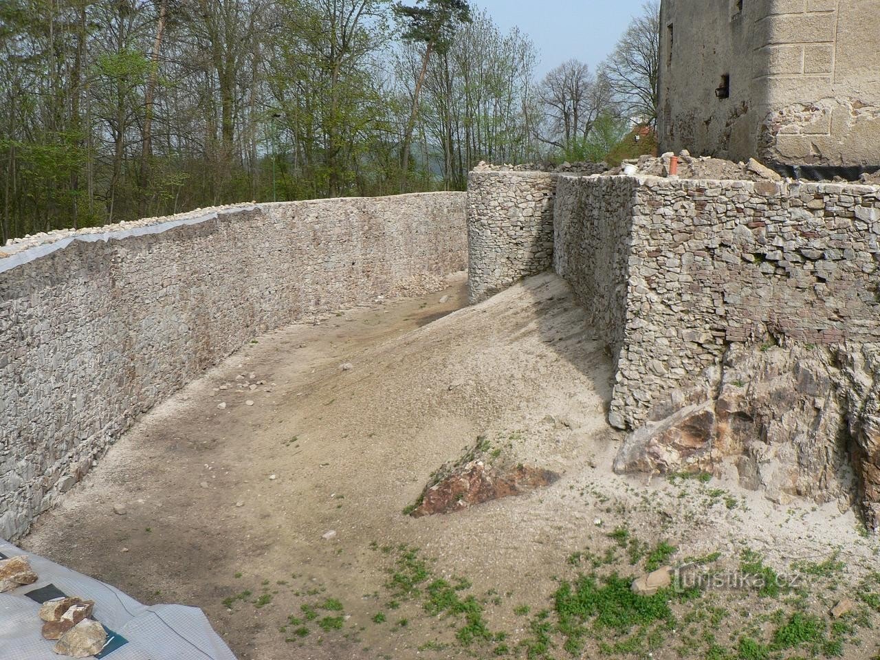 Sadek, castle moat