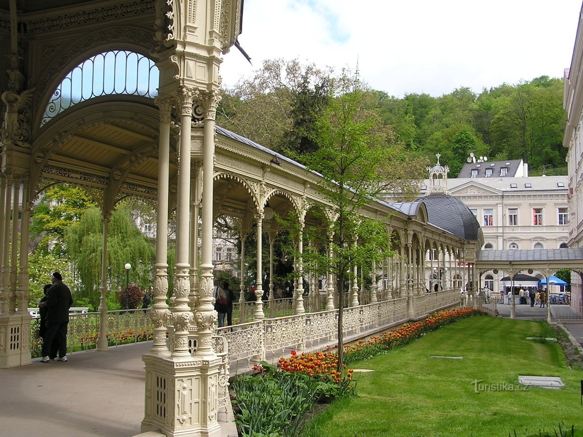 Colonnade de jardin de Hadí pramene - 13.5.2004