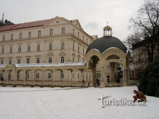 Sad: Kolumnada sadu? część promenadowa dawnej letniej restauracji (Fellner i Hel