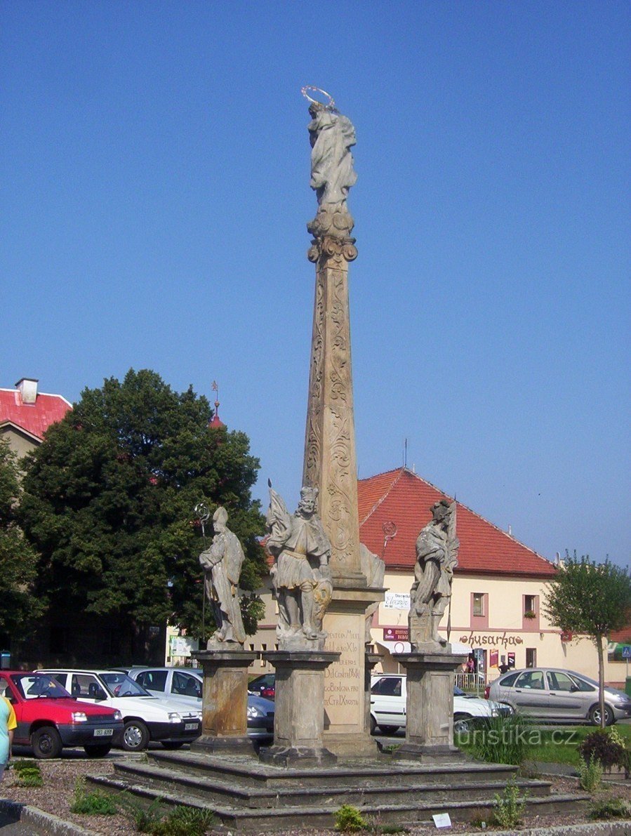 Sadská-Palackého náměstí-Marian column uit 1748-Foto: Ulrych Mir.