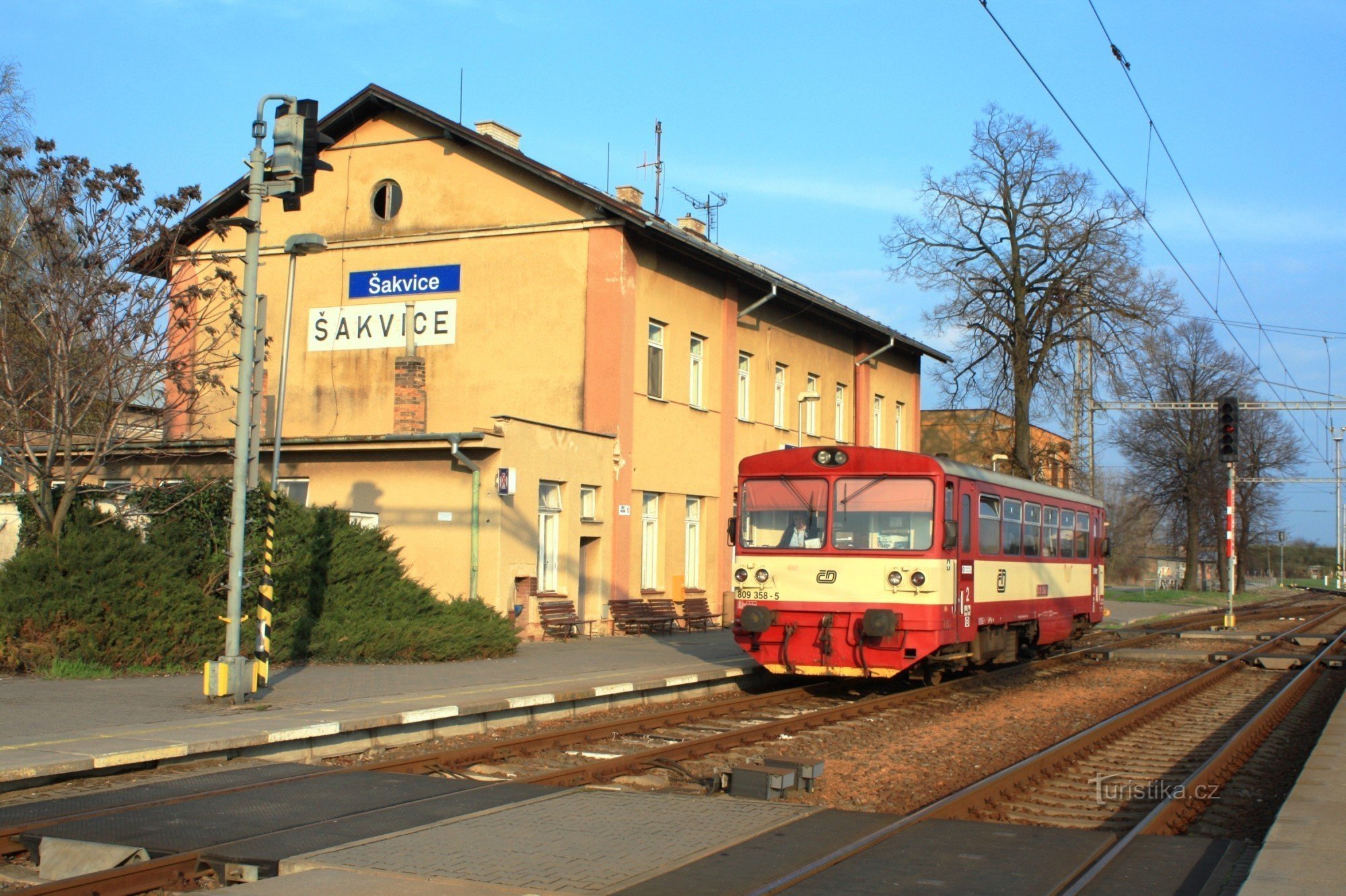 Šakvice railway station