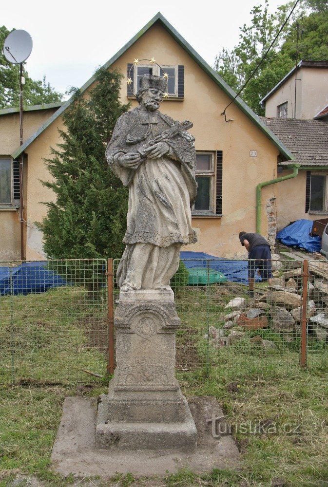 Salavice (Třešť) – Pyhän Tapanin patsas. Jan Nepomucký