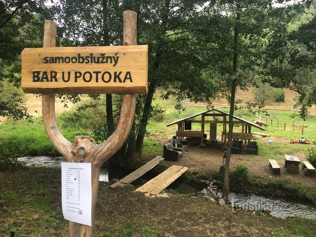 Samoobslužný bar u potoka Stará Voda