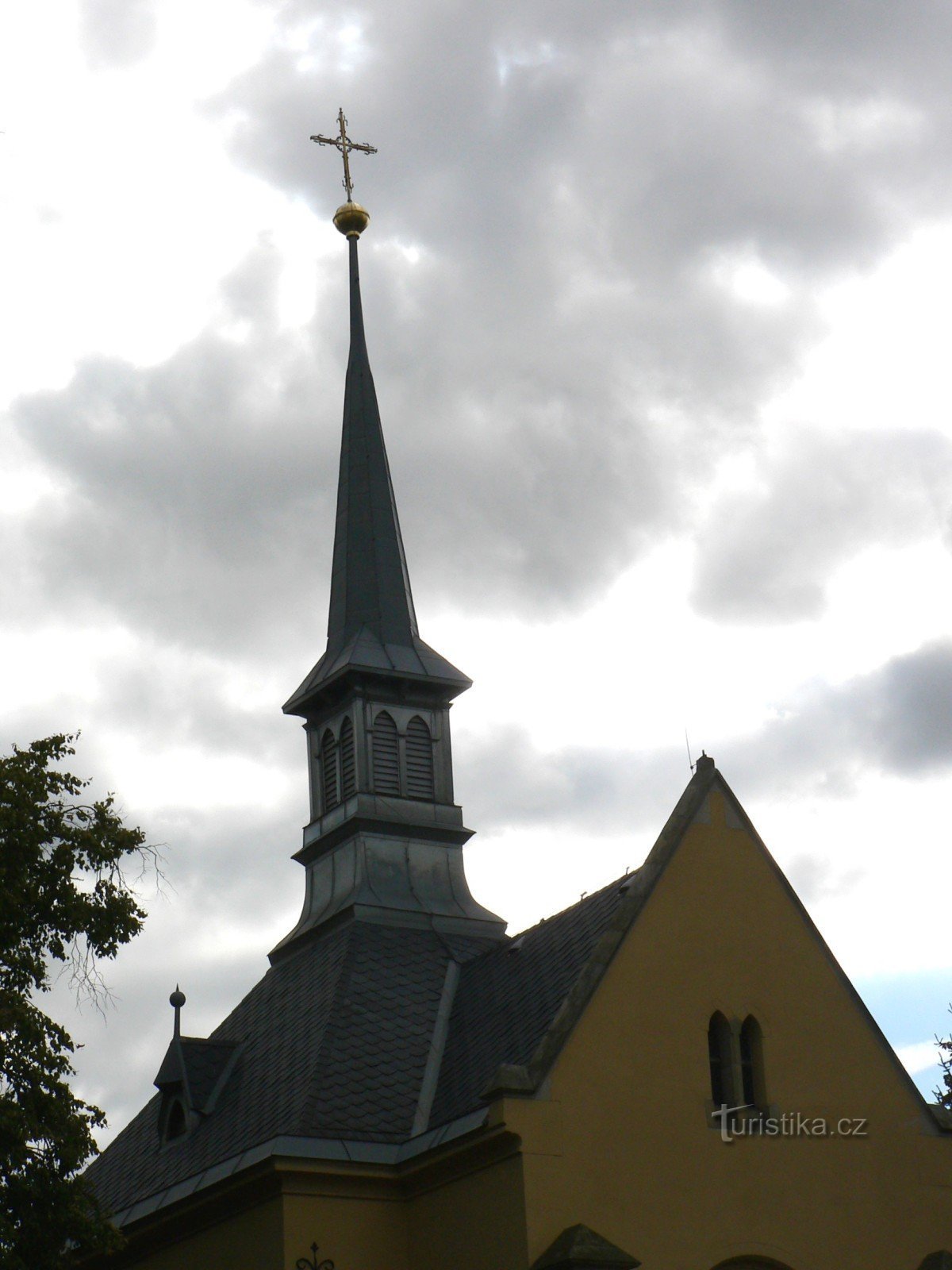 saint avec une cloche