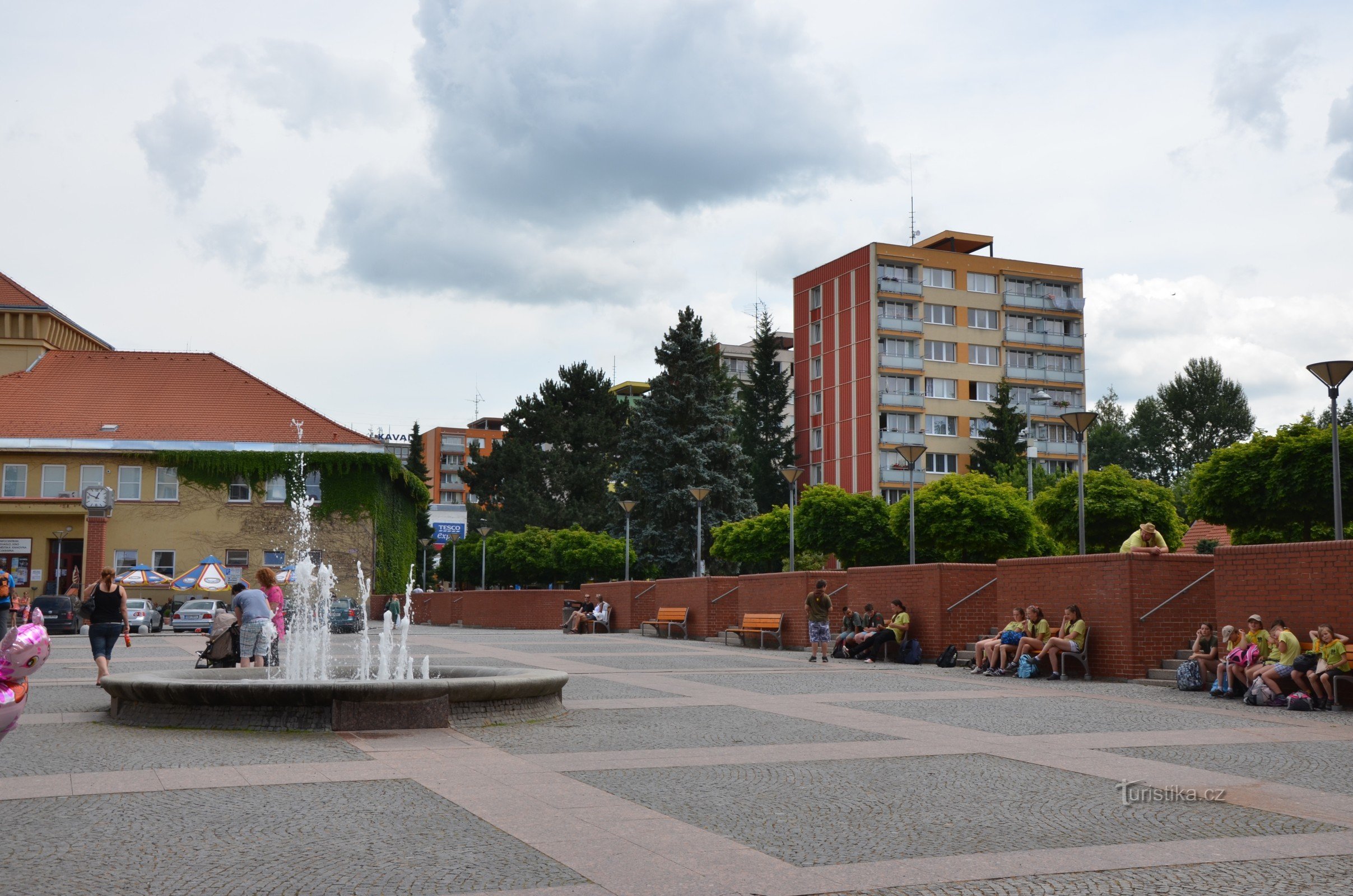 Sázava - Praça Voskovce e Wericha