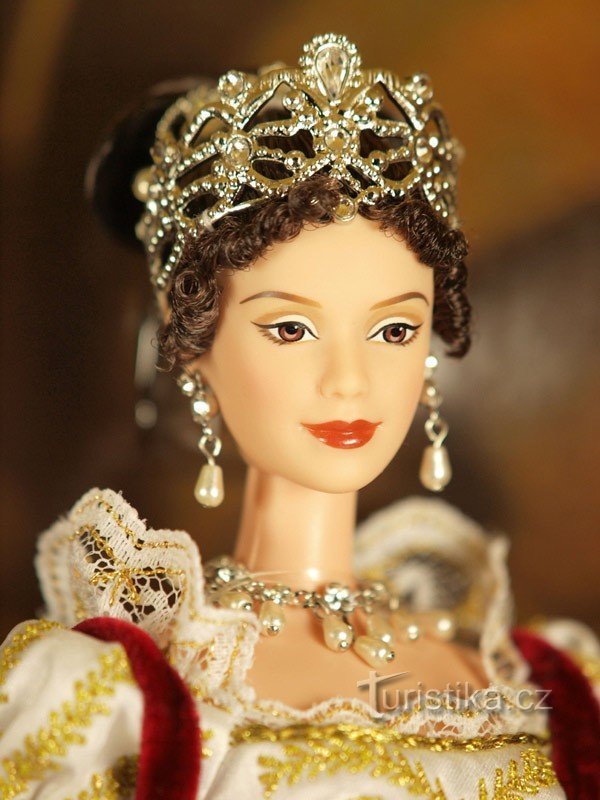 Boneca Barbie colecionável como Imperatriz Josefina