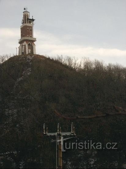 Schillerjev razgledni stolp: Junija 2000 občinski urad dokončal popravilo stopnišča