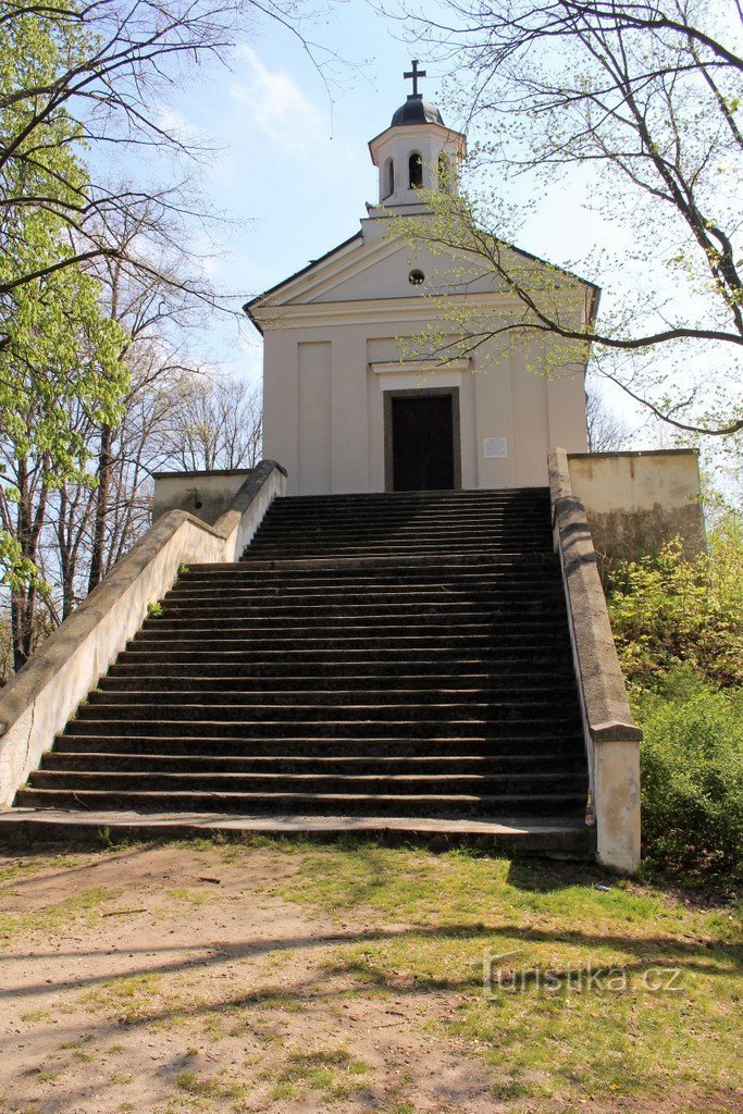 Escaliers vers la chapelle