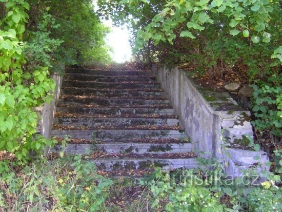 Treppe zur Kirche