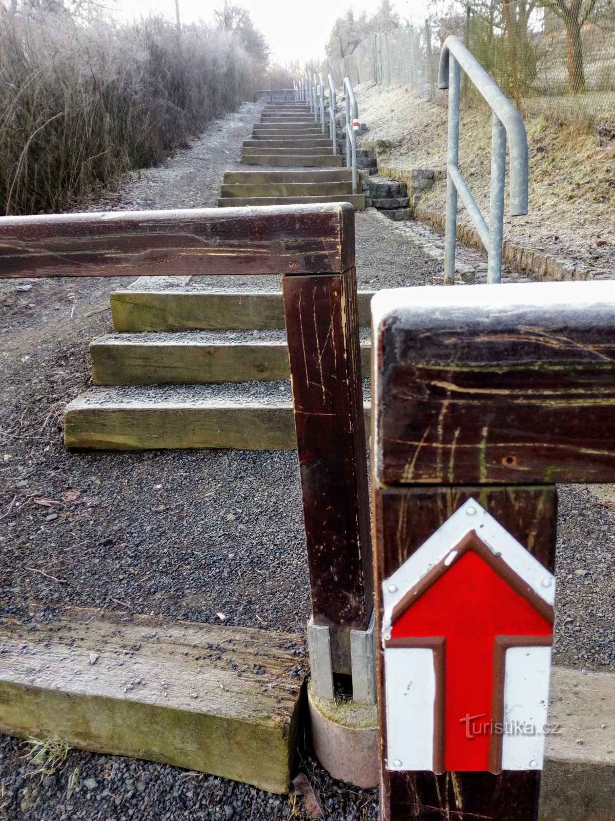 Trappor som leder till utsiktsplatsen Hlavatice-klippan