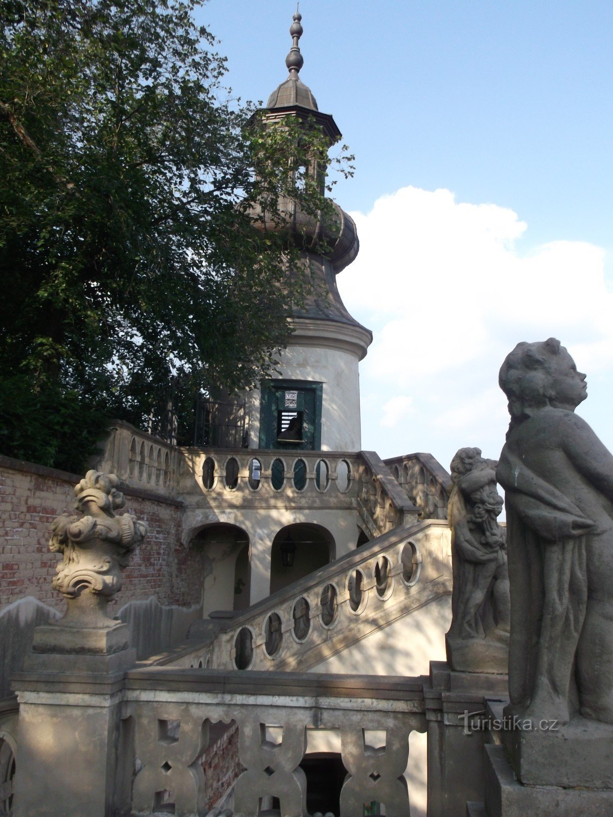 stairs, entrance tower to the gardens