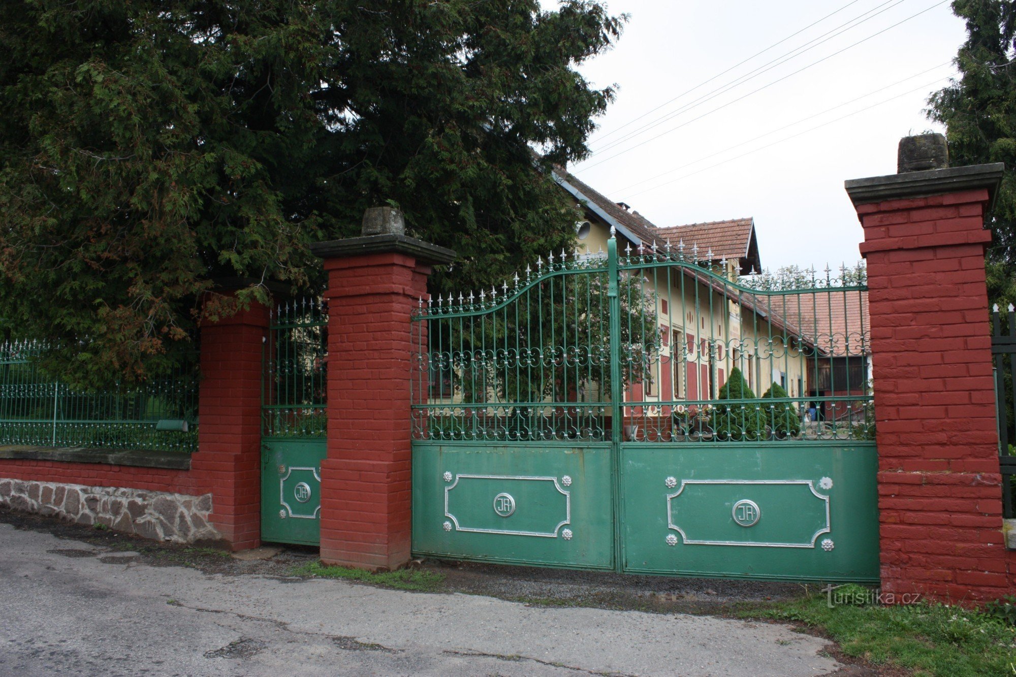 Art Nouveau bondehus i landsbyen Loučky nær Slatiňan