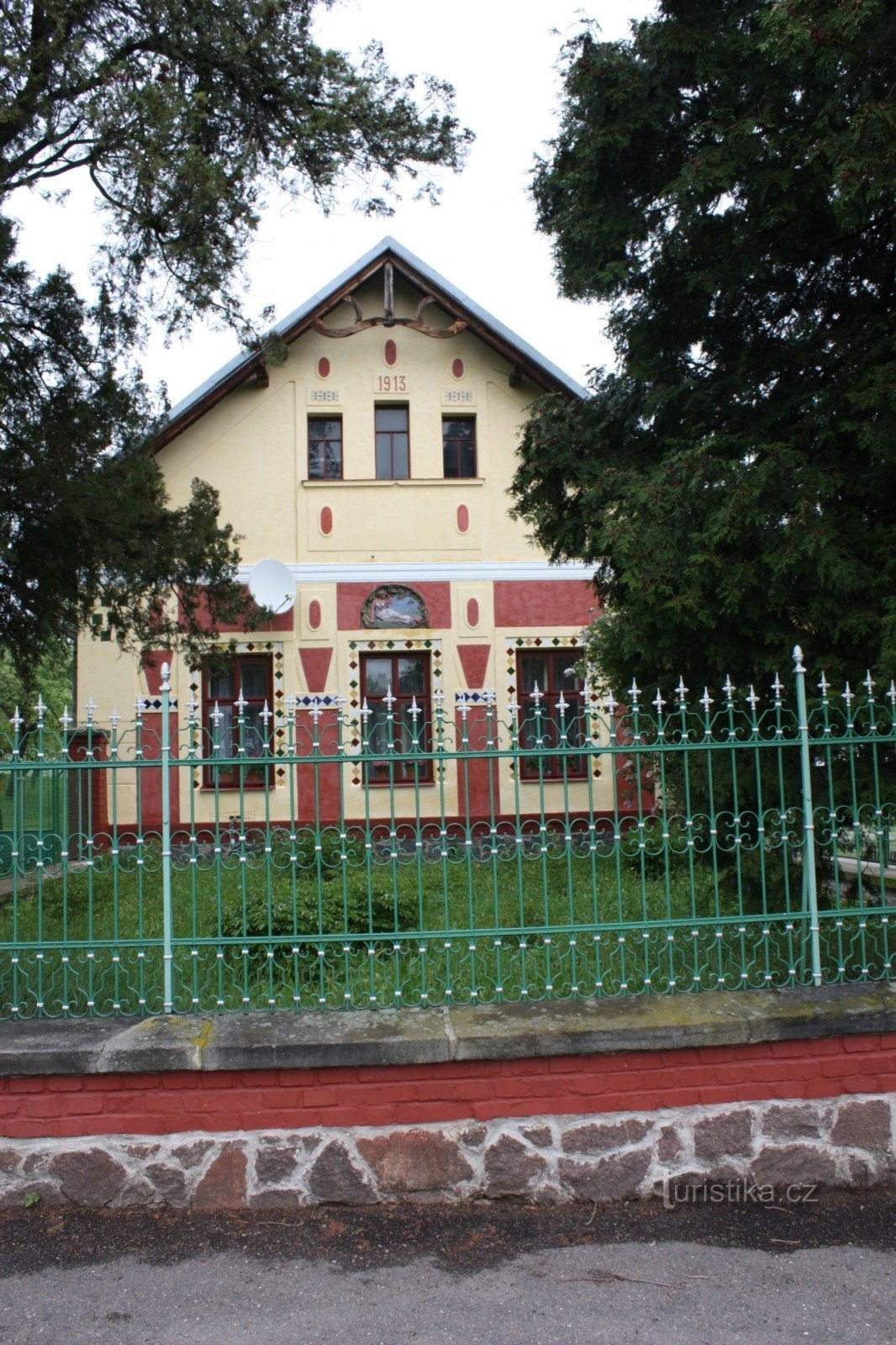 Art Nouveau bondehus i landsbyen Loučky nær Slatiňan
