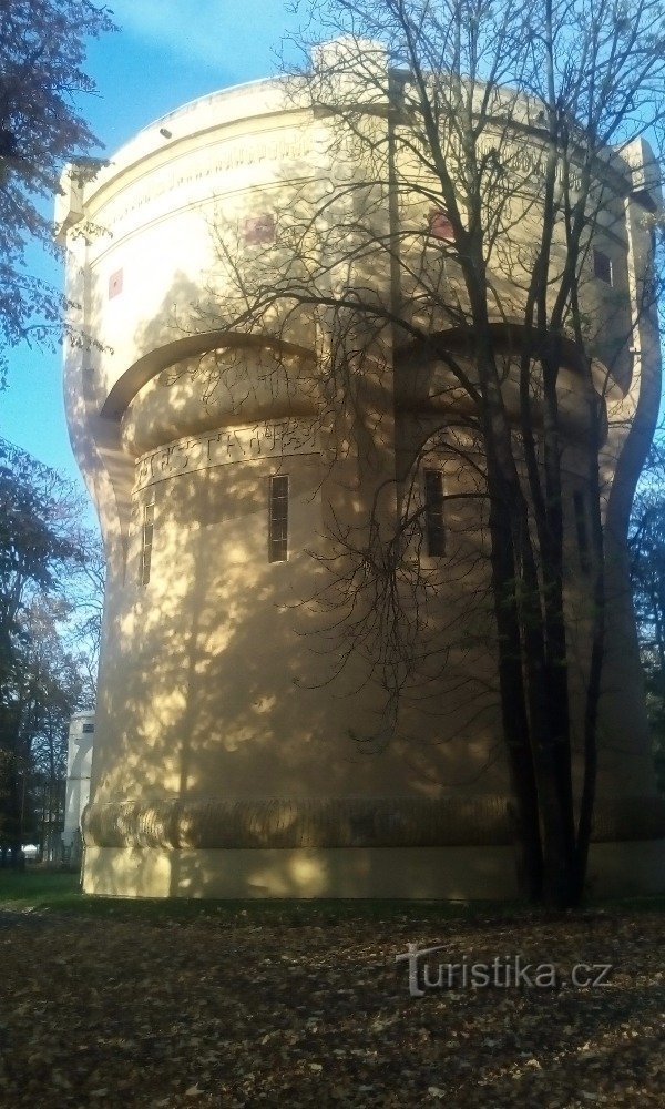 Art Nouveau stuwmeer in het Pardubice ziekenhuis