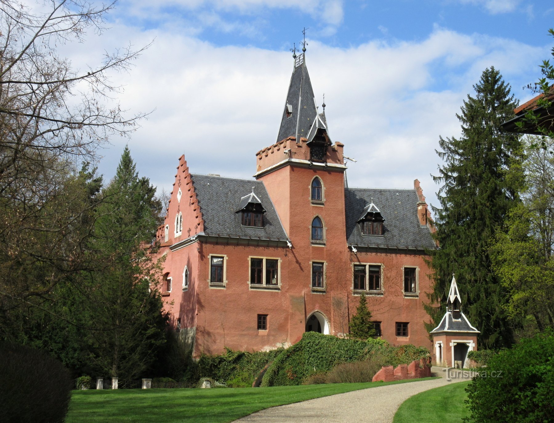 Sedlčany - powiat Červený Hrádek - zamek i browar Krčín