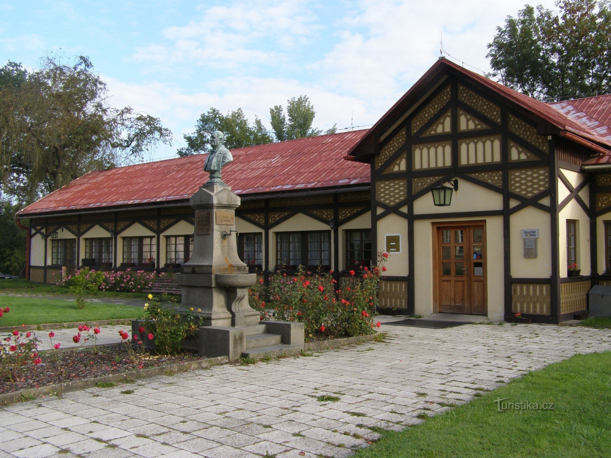 Sedmihorky - monumento al fundador de Mudr Spa. nobles