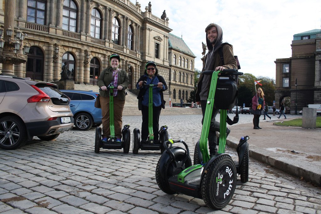 SEGWAYTRIP und E-SCOOTER HUGO Bike PRAG