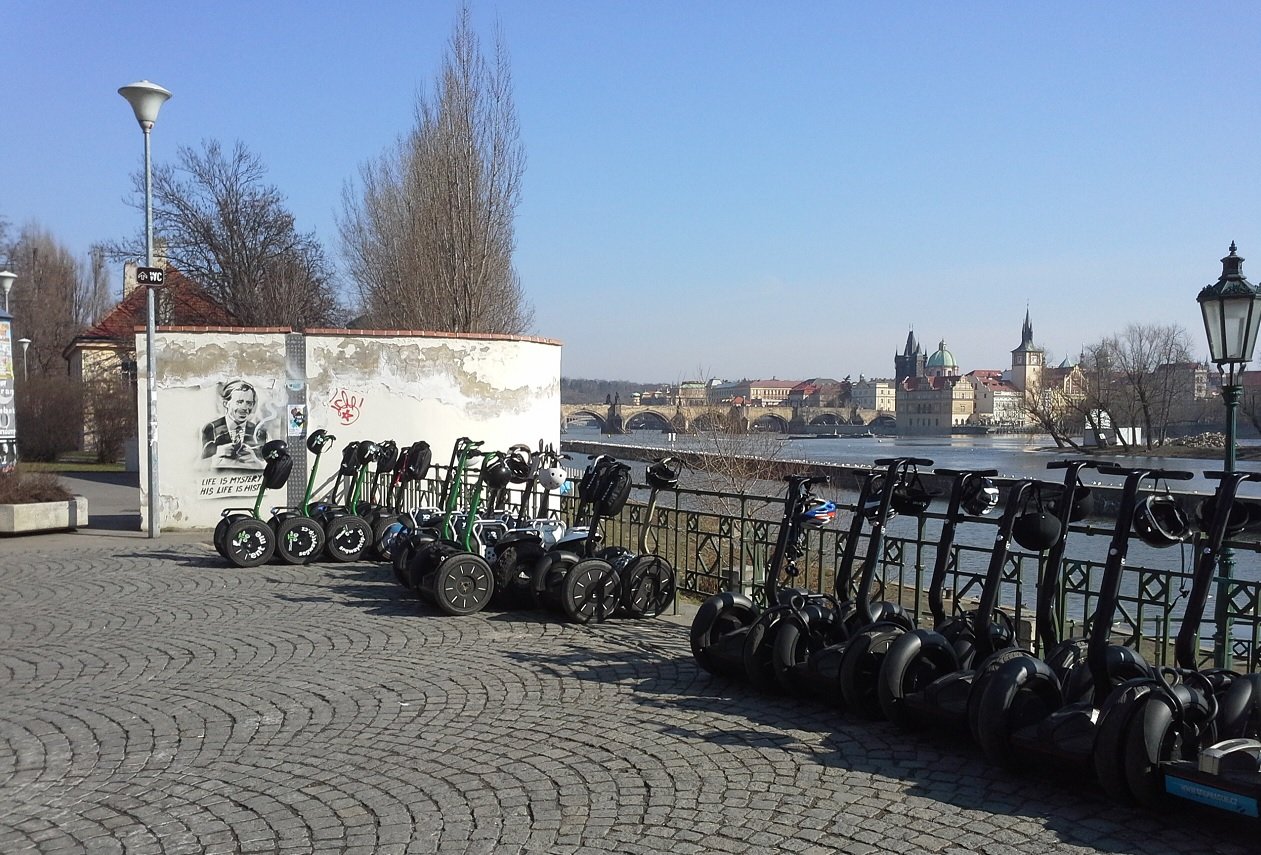 SEGWAYTRIP și E-SCOOTER HUGO Bike PRAGA