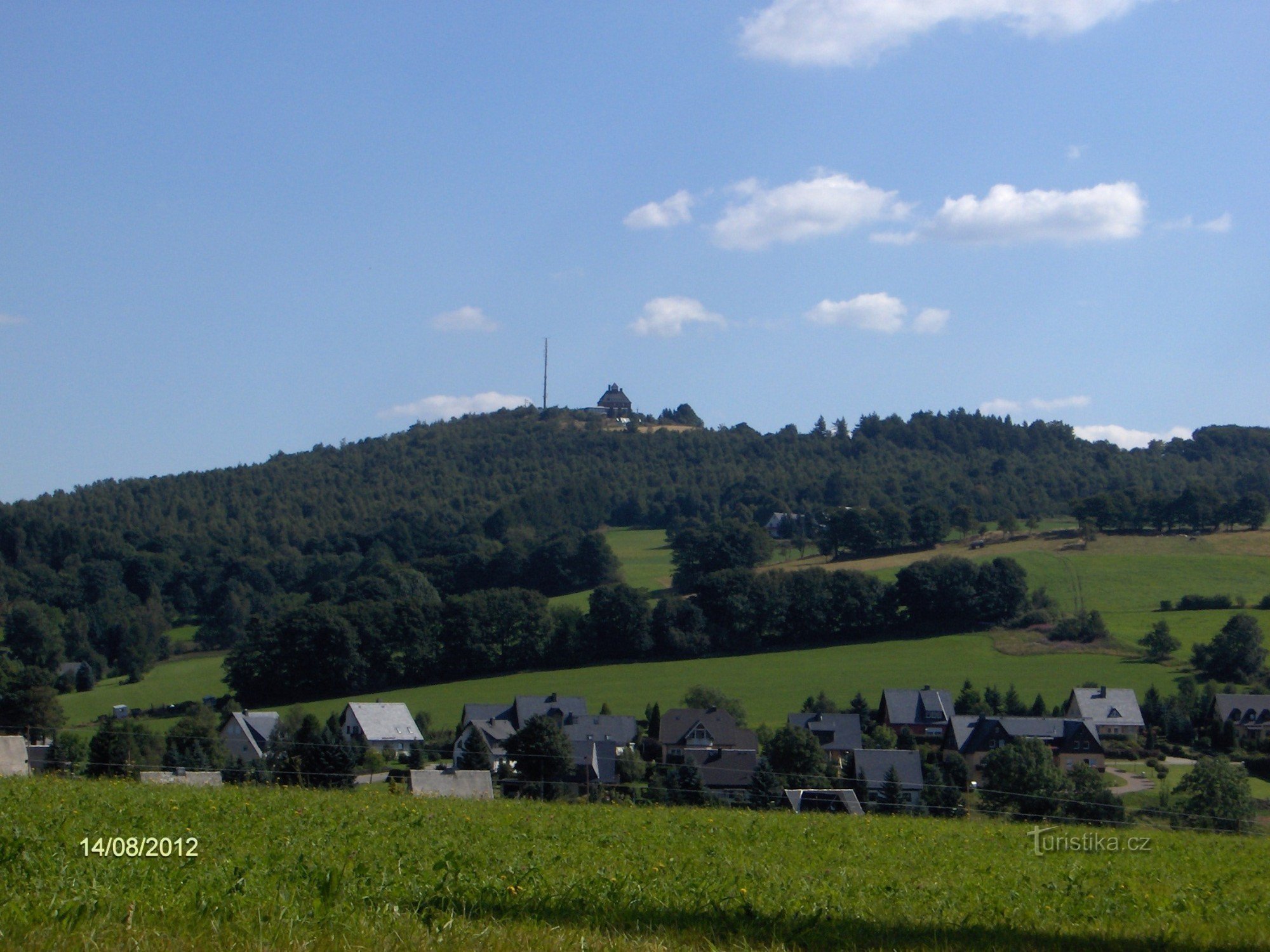 Seiffen, avec le refuge de Schwartenberg en arrière-plan